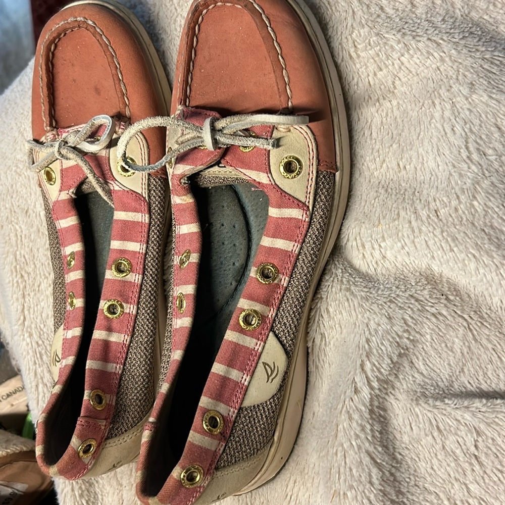 Coral and beige sperrys